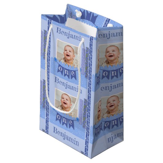 男の赤ちゃん1st誕生日ブルースクローブックスモールギフトバ スモールペーパーバッグ (正面アングル)