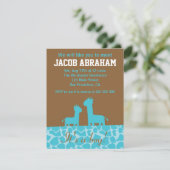 男の赤ちゃん-青いキリンシルエットおよびパターン 招待状 (スタンド正面)
