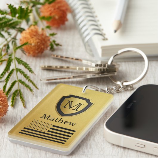 男らしい黒い金ゴールドの盾米国の旗のモノグラムの名前 キーホルダー (正面右)