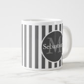 男らしストライプのパーソナライズされたモノグラムの ジャンボコーヒーマグカップ (正面右)