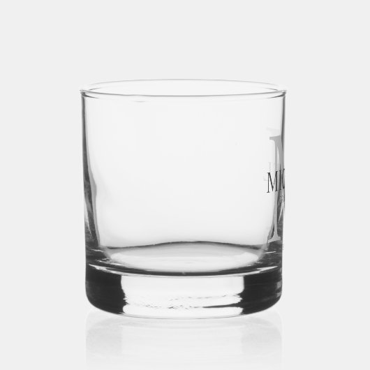 男らしパーソナライズされたMonogramとName Groomsmen ウイスキーグラス (右)