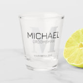男らしパーソナライズされたMonogramとName Groomsmen ショットグラス (正面)