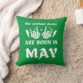 男クール達は五生まれ月の生誕生日だ クッション (ブランケット)