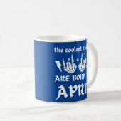 男クール達は生まれ四月の誕生日 コーヒーマグカップ (正面右)