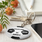 男パーソナライズされた子や女の子のためのサッカーの贈り物 キーホルダー (側面)