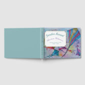 男女の間に高いカラフル凧が見え飛んでいるる ゲストブック (全面)