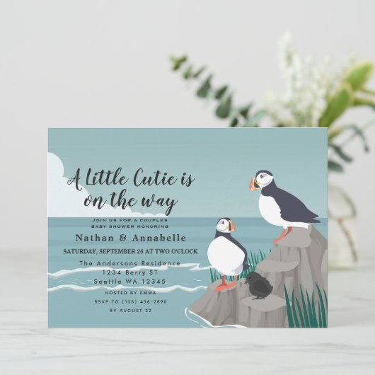 男女中立のパフィン動物の赤ちゃんシャワー 招待状 (スタンド正面)