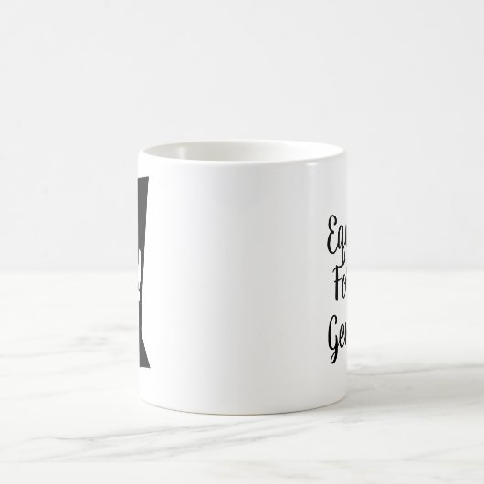 男女同権主義の女性のメスの女の子の追随的で等しい女性 コーヒーマグカップ (中央)