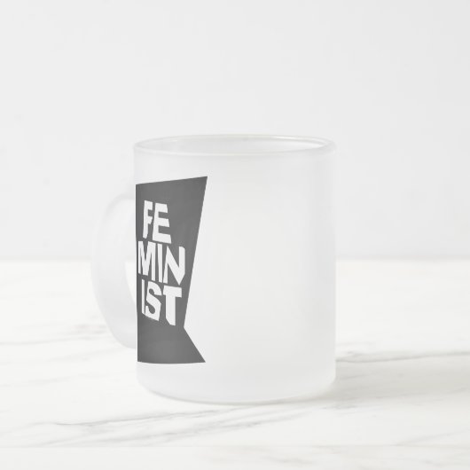 男女同権主義の女性のメスの女の子の追随的で等しい女性 フロストグラスマグカップ (正面左)