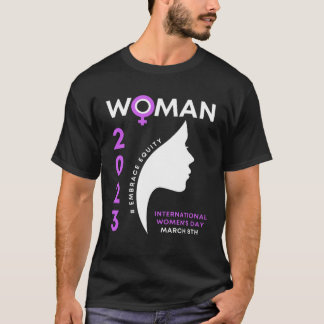 男女平等を受け入れよう 国際女性デーおめでとう 202 Tシャツ