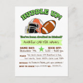 男子のためのフットボール誕生日招待状 ハドルアップ！ ポストカード (正面)