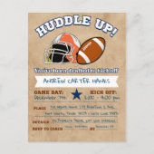 男子のためのフットボール誕生日招待状 ハドルアップ！ ポストカード (正面)