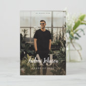 男子の卒業おめでとうを伝えるモノグラムイニシャル発表 招待状 (スタンド正面)