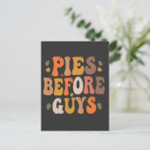 男子よりパイを優先 面白い かわいい 落葉 秋のプレゼント ポストカード (スタンド正面)