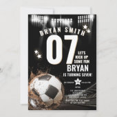 男子サッカーのボール誕生日を蹴り上げよう 招待状 (正面)