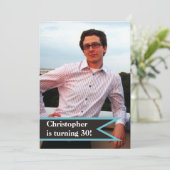 男子モダン30歳の誕生日の写シンプル真男らし 招待状 (スタンド正面)