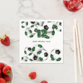 男子女子グリーンブラックサッカースポーツバースデーパーティー スタンダードカクテルナプキン (インサイチュ)