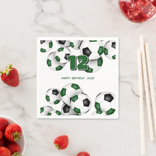 男子女子グリーンブラックサッカースポーツバースデーパーティー スタンダードカクテルナプキン (インサイチュ)