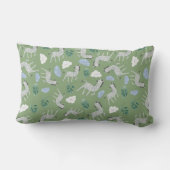 男子用のサファリ柄のモノグラム　セージグリーン ランバークッション (裏面)