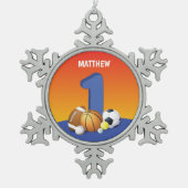 男子1歳の誕生日スポーツボール スノーフレークピューターオーナメント (正面)