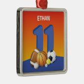 男子11誕生日スポーツボール メタルオーナメント (右)