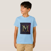 男子Tシャツ – "M"ロゴプリントデザイン Tシャツ (正面フル)