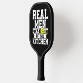 男実在はキッチンコスムのピックボールから離れる ピックルボールラケット (左)