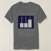 男実在は3つのペダルを使う Tシャツ (デザイン正面)
