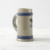 男実在人がビールを飲む ビールジョッキ (正面左)