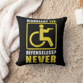 男性がハンディキャップ・車椅子おもしろいで障害を取る クッション (ブランケット)