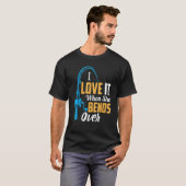 男性のためのフィッシング 彼女が身をかがめた時が好き 2 Tシャツ (正面フル)