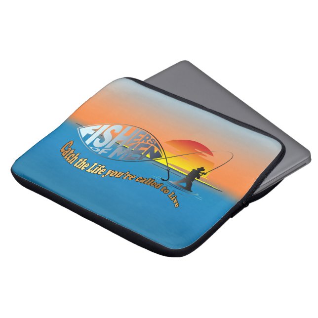 男性のフィッシャー | 13" ラップトップスリーブ (正面上部)