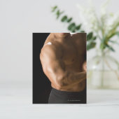 男性のボディビルダー曲げる筋肉、正面図、2 ポストカード (スタンド正面)