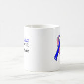 男性の乳癌の認識度のリボン コーヒーマグカップ (中央)