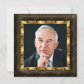 男性の写真 70歳の誕生日パーティー クラウン ゴールド シェブロン 招待状 (裏面)