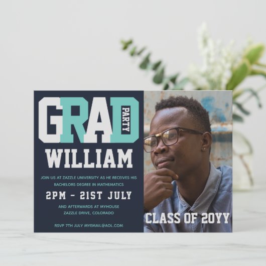 男性の卒業写真の招待ブルーターコイズ 招待状 (スタンド正面)