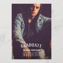 男性の卒業発表写真