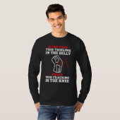 男性の膝置換手術 膝置換戦争 Tシャツ (正面フル)