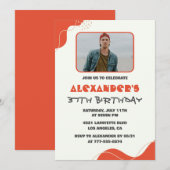 男性の37歳誕生日招待状 現代的な赤 招待状 (正面/裏面)