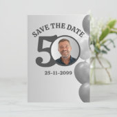 男性の50歳の誕生日をお祝いするミニマリストのSave The Date 招待状 (スタンド正面)