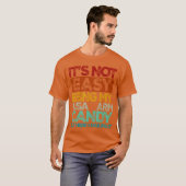 男性のLisa様の腕飾りでいるのは簡単じゃない Tシャツ (正面フル)