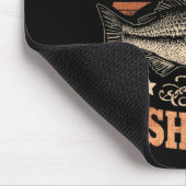 男性はもっと大きな魚を釣る おもしろい釣りデザイン マウスパッド (コーナー)