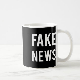 男性フェイクニュースメディア政治トランプサポーター共和党 コーヒーマグカップ