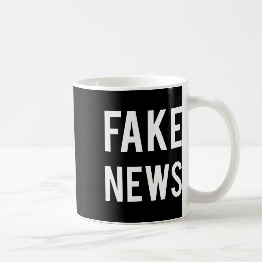 男性フェイクニュースメディア政治トランプサポーター共和党 コーヒーマグカップ (右)