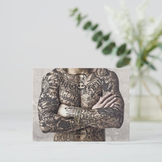 男性体タトゥー写真 ポストカード (スタンド正面)