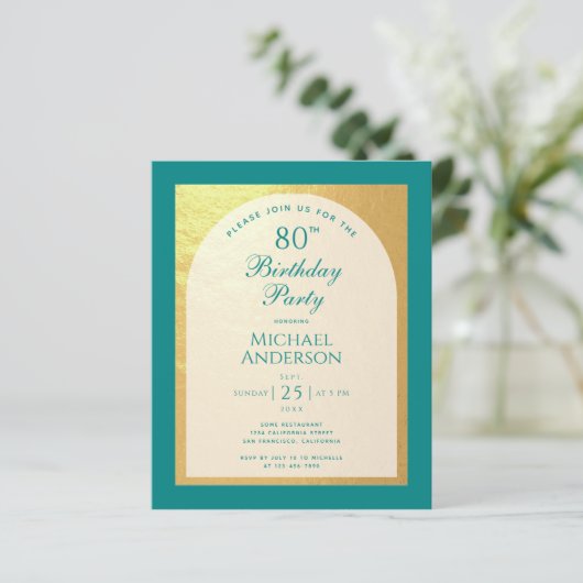 男性80番目の誕生日フェイク金ゴールドティール（緑がかった色）予算招待状 (スタンド正面)