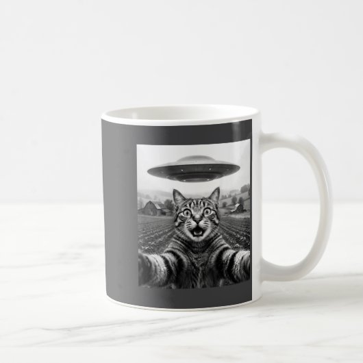 男性 背面 猫 自撮り エイリアン UFO コーヒーマグカップ (右)