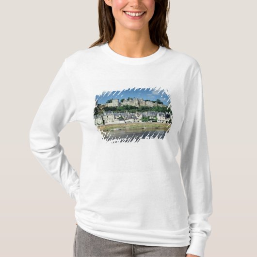 町および城の眺め Tシャツ (正面)