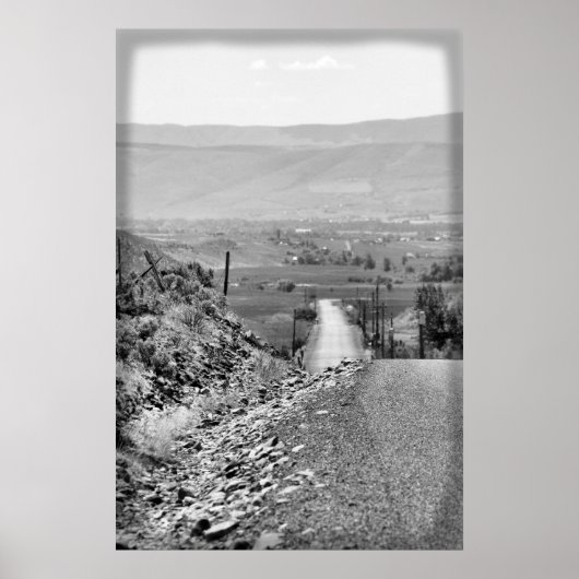 町に戻る未舗装の道路… ポスター (正面)