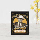 町のトランプ・パロディに新しい保安官がいる カード (黄色い花)